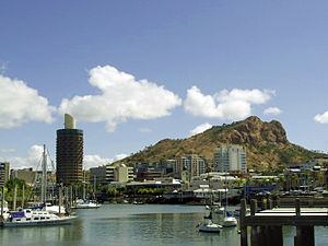 Le port de Townsville et « Castle Hill » au fond.