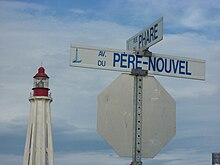 Croisement de l'Avenue du Père-Nouvel et de la rue du phare devant le phare de Pointe-au-Père à Rimouski.