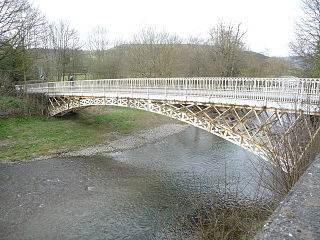 Pont haearn dros Afon Hafren yn Llandinam