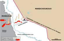 Carte détaillée de la Mandchourie montrant en rouge les défenses soviétiques et en rose les attaques japonaises.