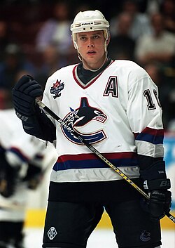 Pavel_Bure_in_Canucks_uniform.jpg