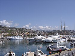 Panorama o Sanremo frae the harbour