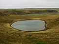 Ein vulkanischer Explosionkrater bei Brekkulægur südlich von Hvammstangi in Island