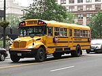 Autobús para o trasporte de estuidantes estadounidenses, o típico US school bus