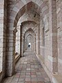 Assisi, Sacro Convento, lato sud con il porticato "del Calzo" che fiancheggia il refettorio "grande".