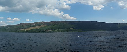 Panorama jezera Loch Ness z ladje leta 2008