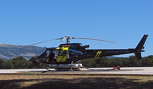 Hélicoptère d'Eau Löschhubschrauber Eurocopter AS 350B3 am Flughafen Castellet