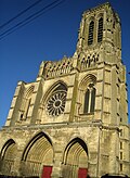 Photo de la façade de la cathédrale de Soissons.