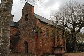 La capella dels Penitents negres i la Creu de la Passió.