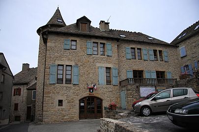 La comuna en la plaça de la glèisa del Blumar.