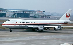 Det forulykkede fly JA8119 i Tokyo International Airport i 1984