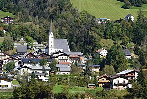 Ortsmitte mit der Pfarrkirche Taxenbach