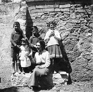 Maria Corsini dan keempat anaknya