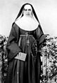 Sainte Marianne Cope (1838-1918), religieuse franciscaine de Syracuse germano-américaine, qui abandonne tout pour être missionnaire sur les îles d'Hawaï, notamment à Molokai, où elle est l'apôtre des lépreux, se dévouant à leur rendre leur dignité par la création d'écoles, d'hôpitaux et en les éduquant dans la foi chrétienne.