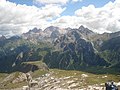 Una cartolina dalle Dolomiti-il Colac,Crepa Neigra,picol e gran Vernel, parete sud della Marmolada, cima Ombrettola e cime di Costabela - panoramio.jpg2 816 × 2 112; 2,46 MB