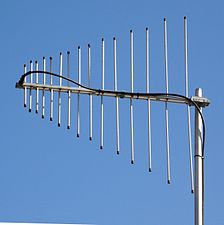 Log-periodic dipole array covering 140–470 MHz