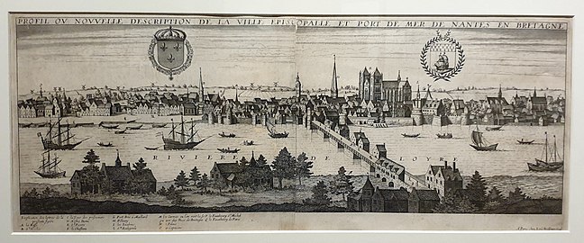 Le port de Nantes en 1645, encore centré sur les sites médiévaux de Port-Maillard et du Bouffay. En amont du pont de Pirmil se maintient la batellerie traditionnelle la Loire et en aval, la flotte du commerce maritime amorce son développement, d'abord depuis Port-au-Vin