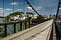 Le vieux pont suspendu du Bono : câbles et tablier en bois.