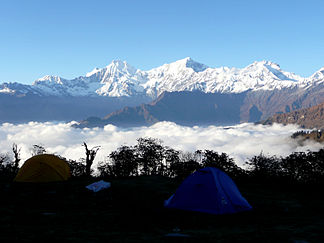 Ganesh Himal von Süden; links Pabil, mittig Salasungo, rechts Ganesh V