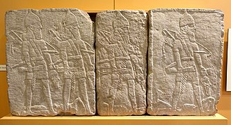 Orthostate avec des guerriers assyriens, Tell Tayinat, vers 738 av. J-C.
