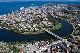 Vista da cidade de Trondheim e do rio Nidelva