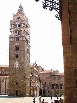 Zvonik stolnice na Piazza Duomo