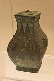 Fānghú con decoro geometrico. dinastia Han occidentale (Museo di Shanghai).