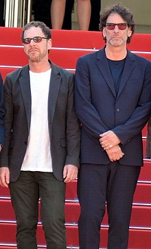 Итан (слева) и Джоэл (справа) Коэны на 68-м Каннском кинофестивале в 2015 году.