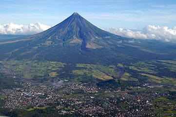 Mayon idiay Albay ti kaaktibuan a bulkan iti Filipinas