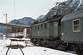 Zugkreuzung im Bahnhof Bischofswiesen am 2. Februar 1980. Der mit der 144 505 bespannte Nahverkehrszug N 5511 wartet die Einfahrt des aus IC-Wagen gebildeten Nahverkehrszuges ab, der die Gegenleistung zum Intercity 511 Berchtesgaden–Köln bildet