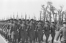 Воины дивизии на параде союзников в Берлине. 8 мая 1946 года