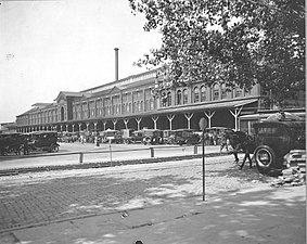 Photograph of the Farmers Line Outside of Center Market