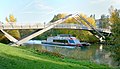 Erdberger Steg errichtet an der Stelle der letzten Donaukanalfähre (Schiff im Bild: Twin City Liner)