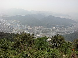 천주산에서 내려다본 팔룡동