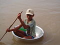 Um garoto habitante do lago.