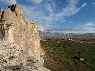 Citadel with the ruins of the city of Tushpa below