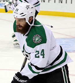 Photographie d'un joueur de hockey penché