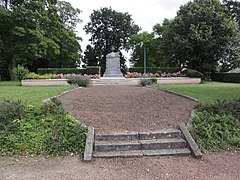 Le monument aux morts.