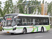 Sinwin batteribuss under laddning som skyttelbuss på Shanghai Expo, 2010