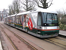 Photo d'une rame de tramway avec la livrée spéciale pour les cent ans du Grand Boulevard : 1909-2009.