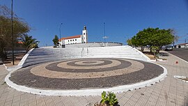 Igreja matriz e anfiteatro.