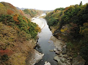 群馬県富岡市・下仁田町境を流れる鏑川（不通橋より下流を望む）