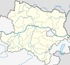 Mapa konturowa Dolnej Austrii, blisko centrum na prawo znajduje się punkt z opisem „Stockerau”