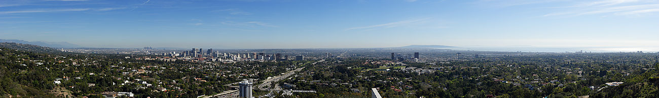 Obszar metropolitalny Los Angeles widziany z Getty Center. Skyline Downtown Los Angeles w tle, na pierwszym planie Century City i Westwood.