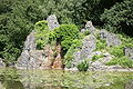 Imitatie-rotspartij met waterval in het park Anholter Schweiz