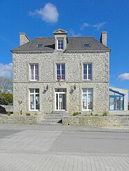 The town hall in Languédias