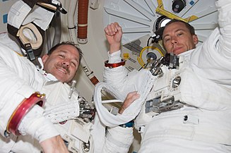 Джон Грансфелд и Эндрю Фьюстел перед выходом в космос