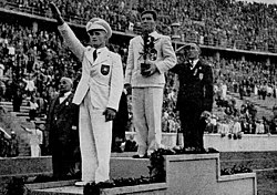 Zombori Ödön az 1936-os berlini olimpia eredményhirdetésén