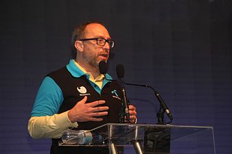 Jimmy Wales giving a speech at the Bengali Wikipedia 10th Anniversary Gala Event, Dhaka, 2015.