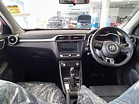 Interior (pre-facelift)